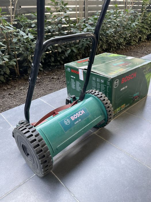 Masina manuala de tuns iarba Bosch AHM 30
