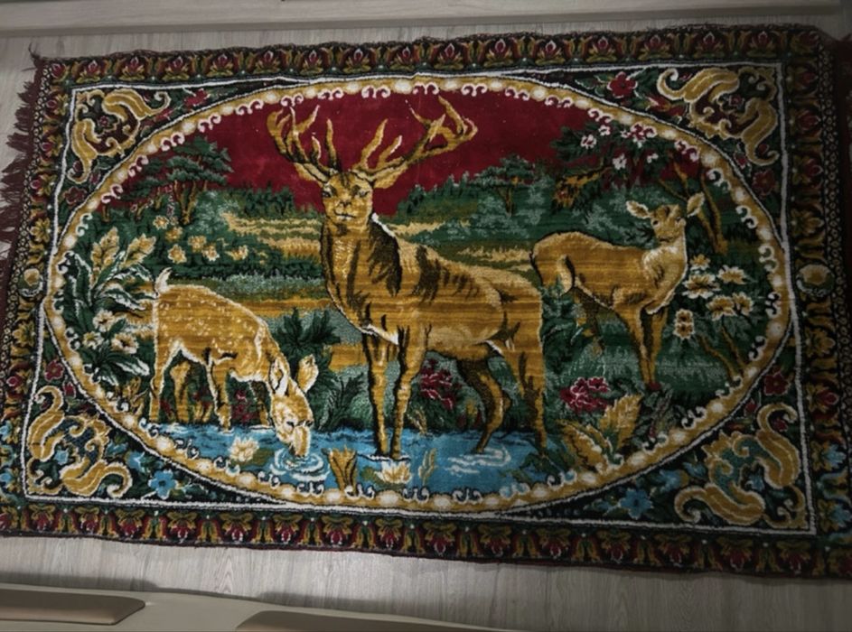Carpetă perete Vintage "Cerbi în pădure" - Model Mare (180x112 cm)