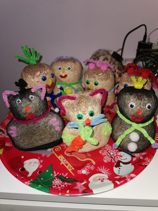 Andreiuți omuleți cu par verde de grau de Sf Andrei pentru bunăstare