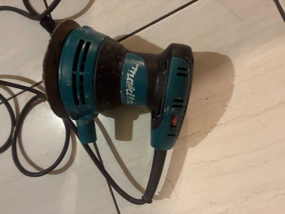 Професионален ексцентършлайф Makita BO5031 (300W) – с регулиране