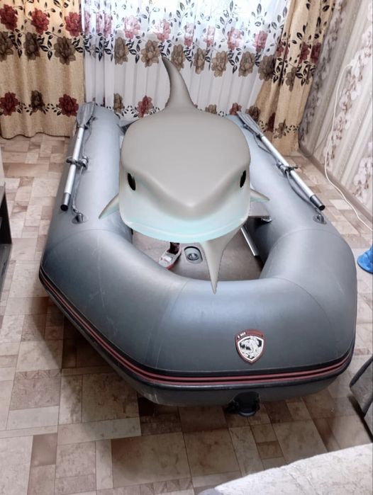 Лодка Hunter Boat