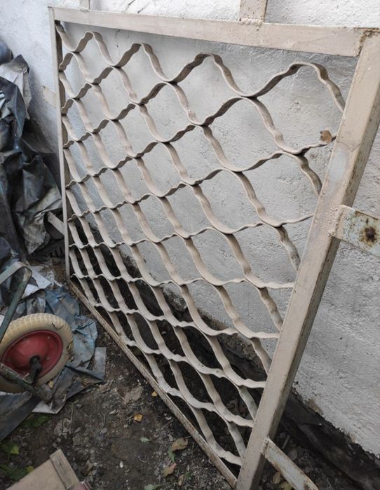 Продам решетку металлическую