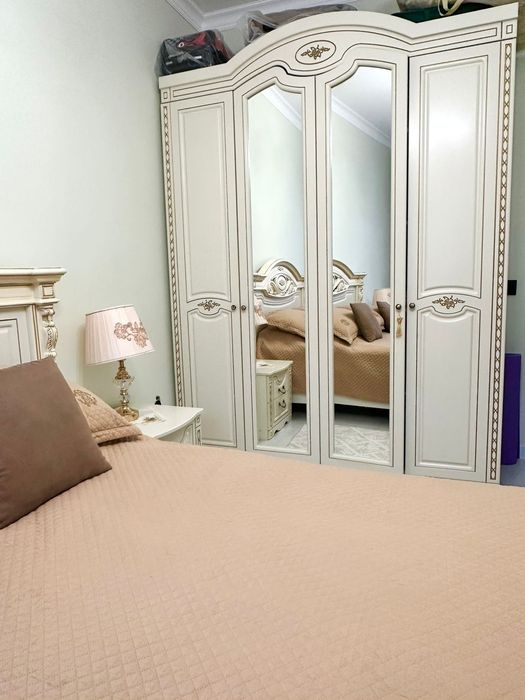 Продам спальный гарнитур