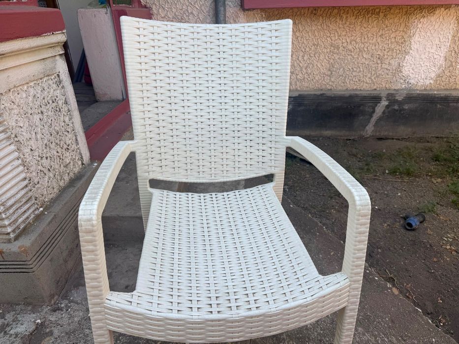 Scaune de grădină stare bună .