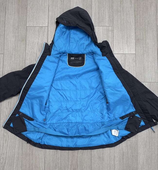 Дамско яке Helly Hansen – размер S, отлично състояние