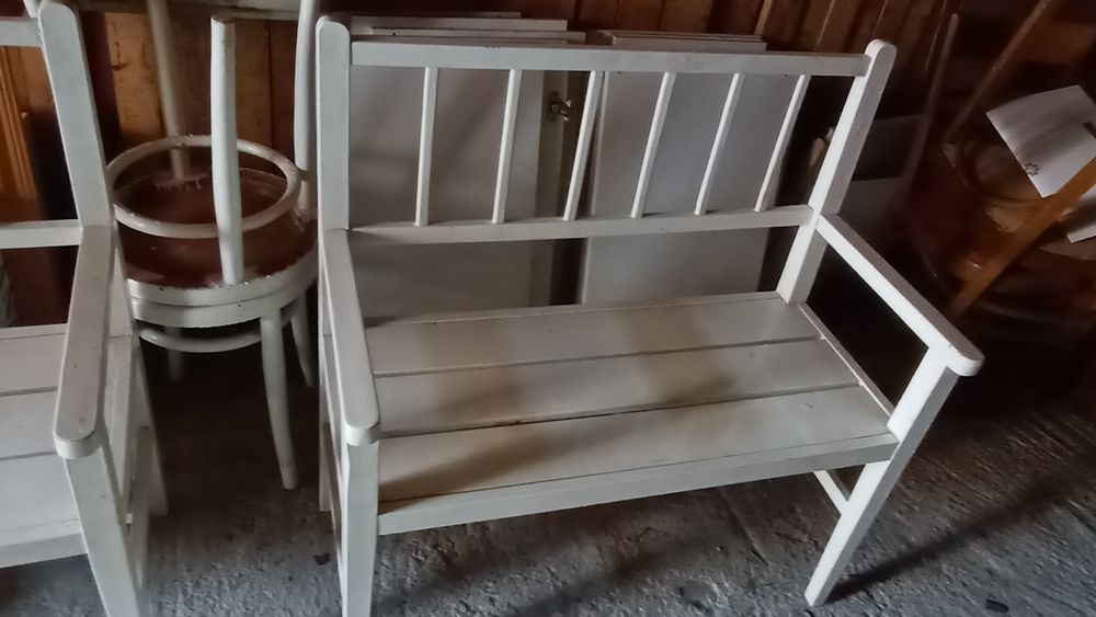 Vind mobilier din lemn