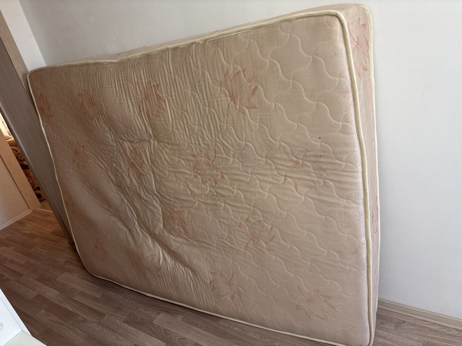 Отдам матрас 140/200
