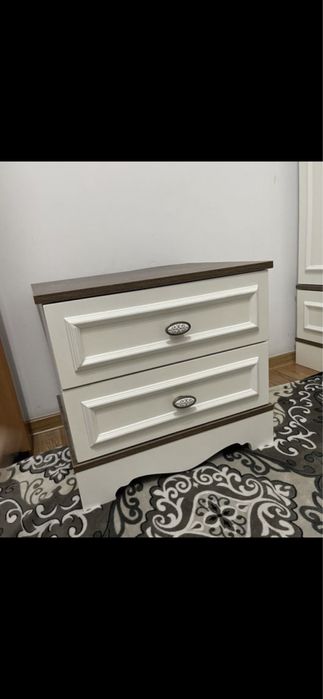 Прикроватная тумбочка