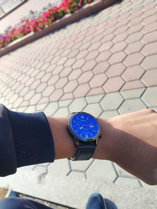 В продаже новые наручные часы