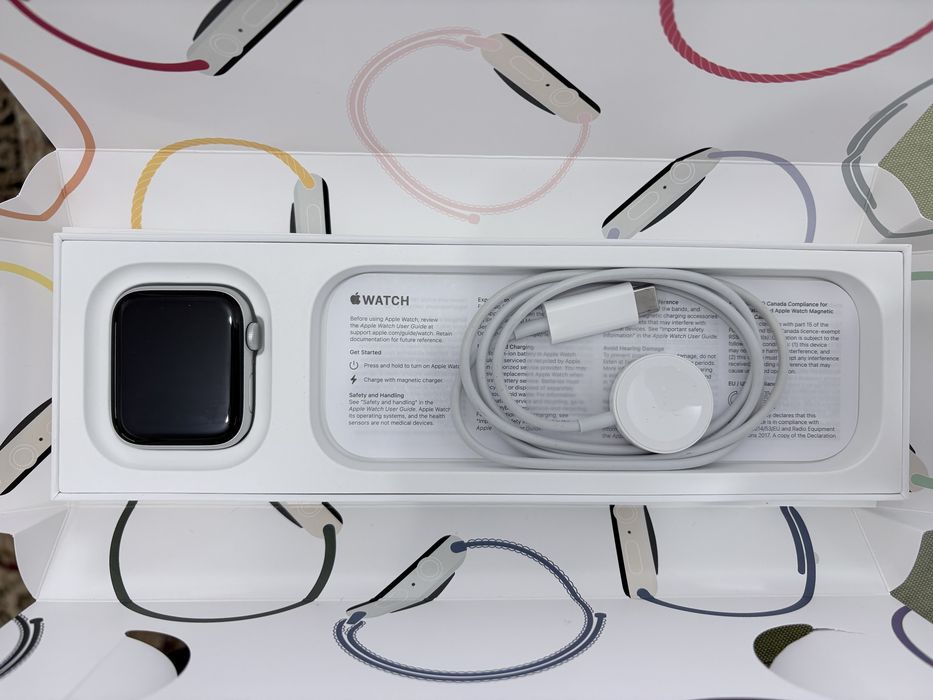 Apple Watch SE (2-го поколения) — продаю