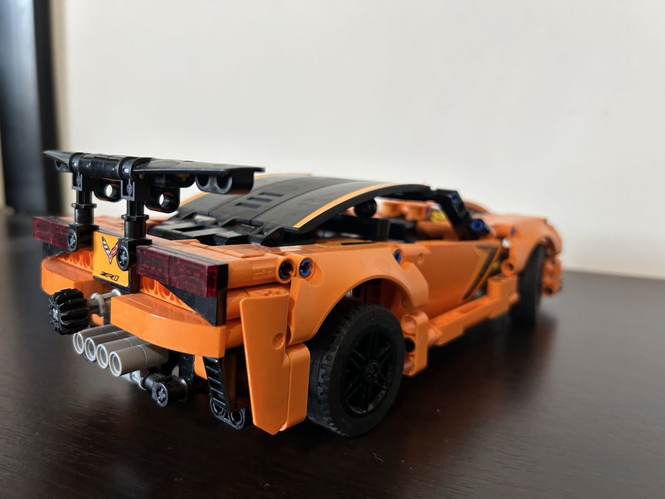 LEGO Technic 42093 Chevrolet Corvette ZR1 – portocalie