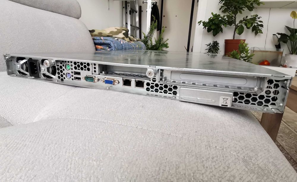 Server Asus RS161-E4 dual CPU Opteron + 8x2Gb - 16 Gb Ram