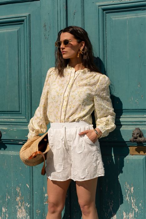 Риза с десен цветя