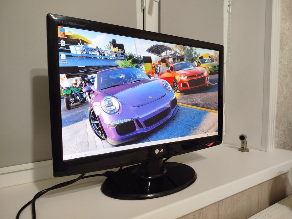 Монитор Большой 22й диагонали