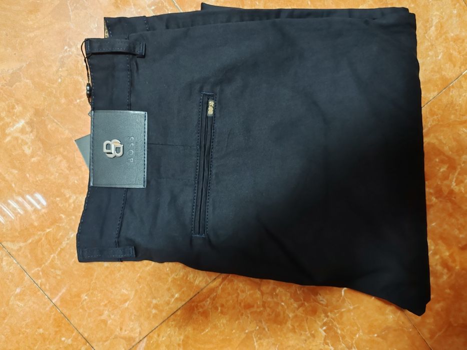Vind pantaloni Boss original