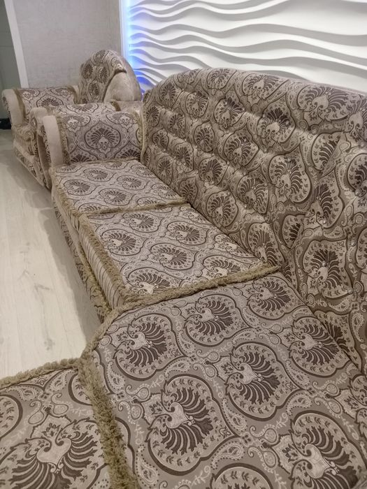 Срочно продам угловой диван.