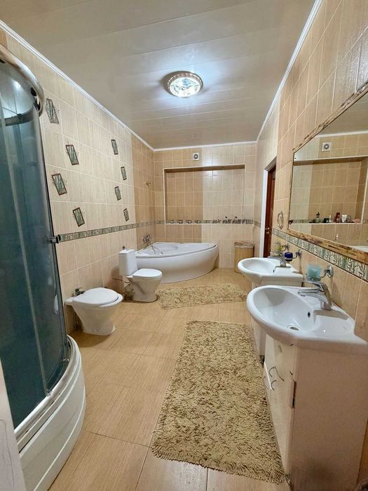 Продаётся 3-х уровневый дом, в микрорайоне Самал.