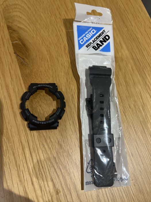 Продавам оригинален комплект кайшка и базел за Casio G Shock