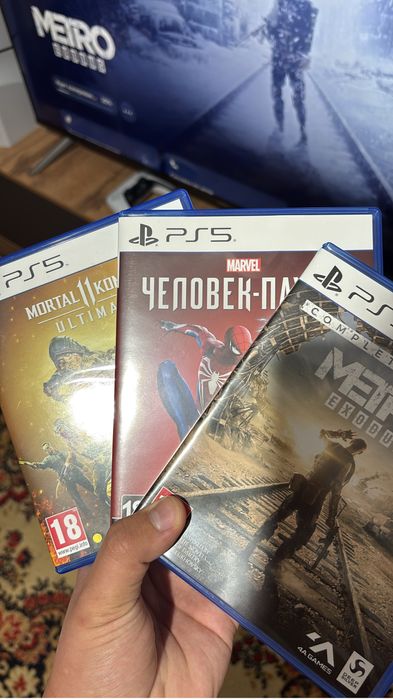 Продаю PS5 Slim + 2 джойстика + 4 игры