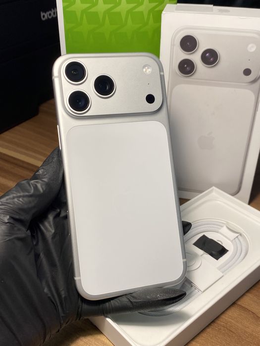 iPhone 17 Pro Max • 256 GB • Silver