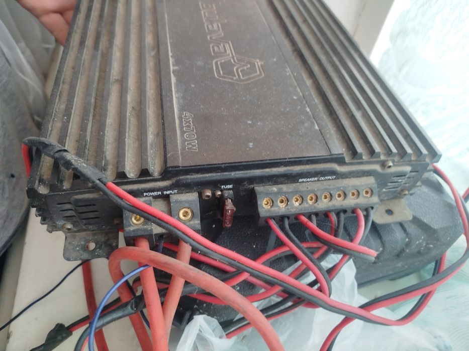 Продам автомобиль усилитель