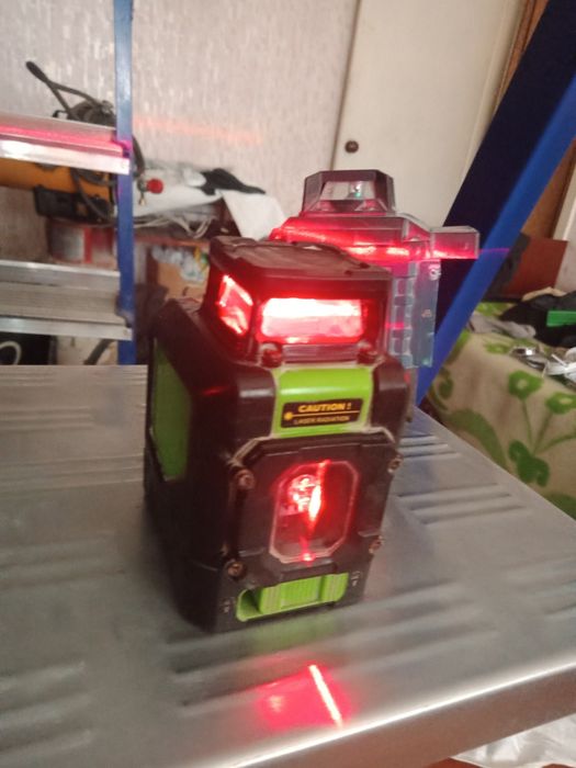 Уровень лазерный на батарейках