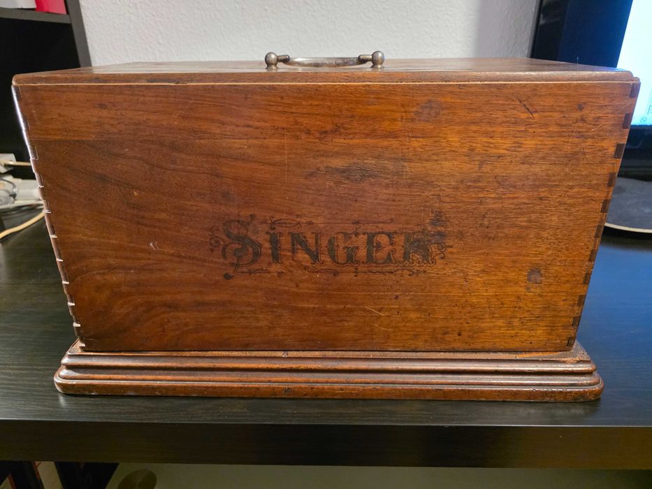 RARITATE: Mașină de Cusut SINGER Antică (Anii 1890) – Set Complet: Cutie Originală + Cheie
