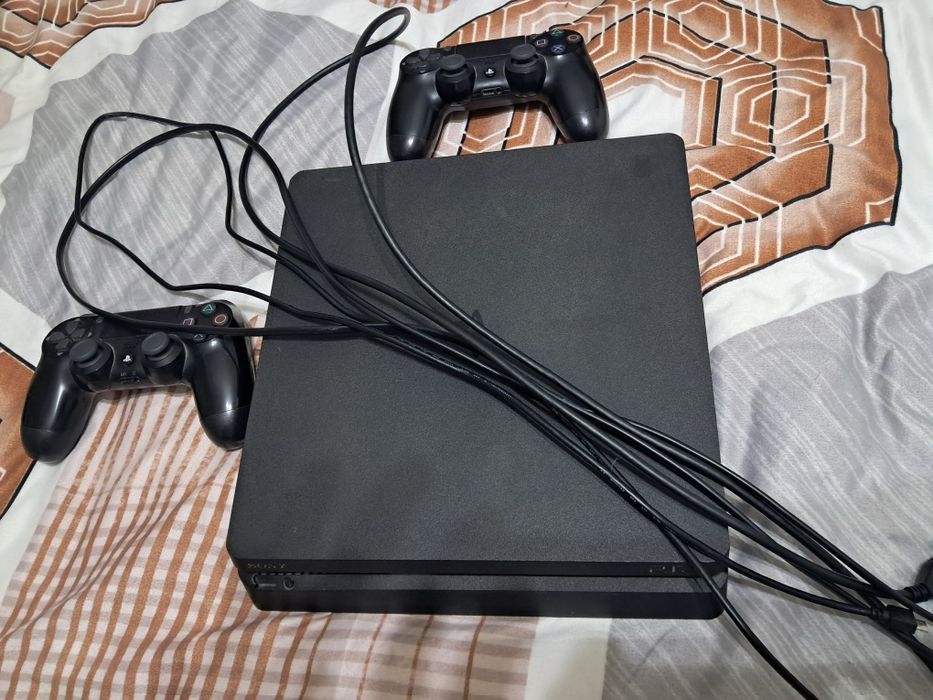 Ps4 slim 500gb 2 jocuri 2 manete originale