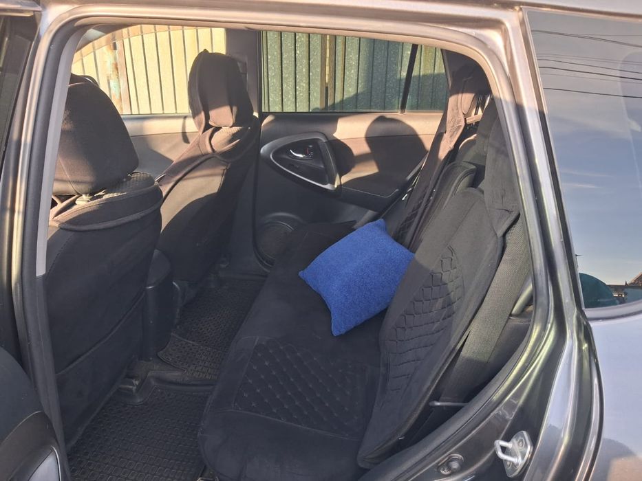 Тойота Рав 4 машина