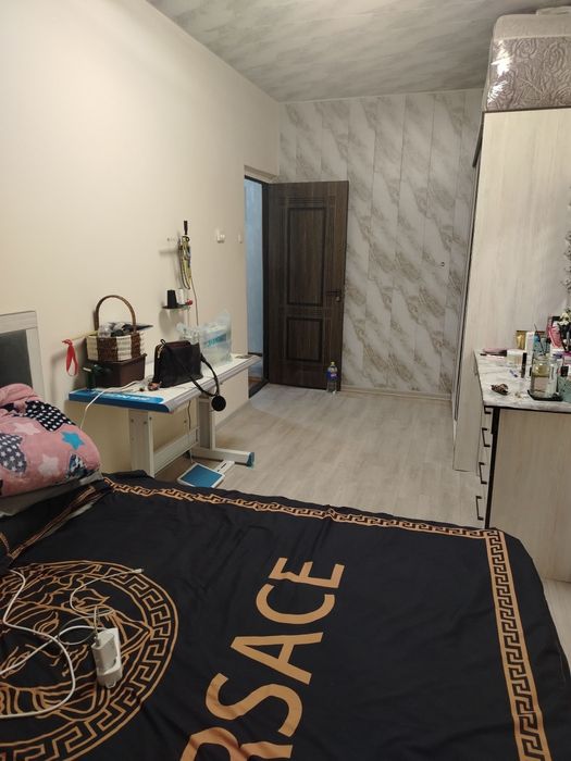 Продается большая 4-х комнатная квартира в Янгиюле (Гульбахор).