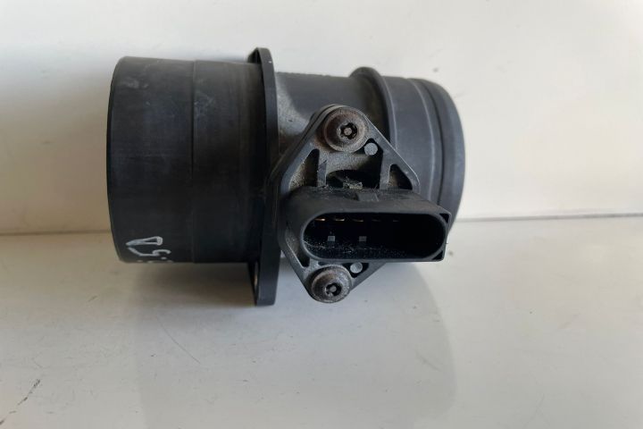 Debitmetru aer Bosch 0281002461 / 074906461B Volkswagen VW Passat B6