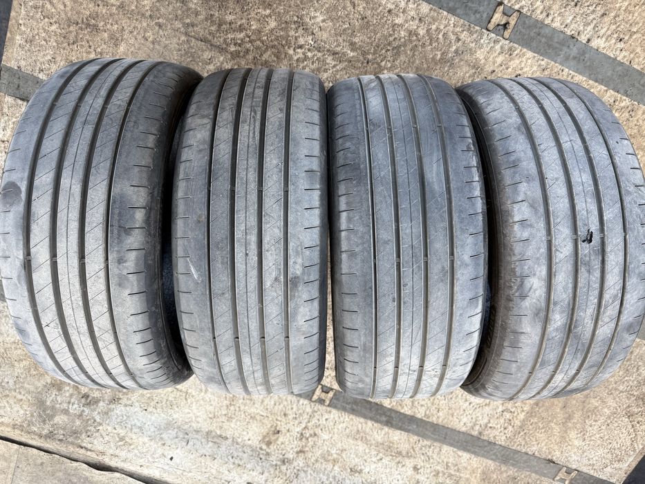Гуми 235 40 19 летни