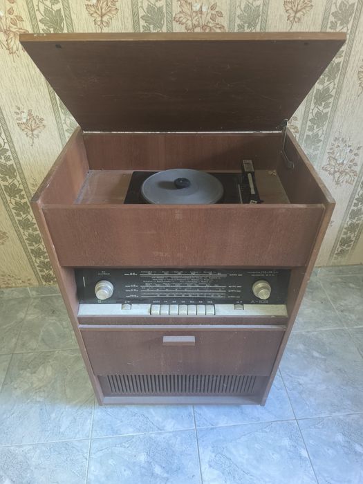 Радио грамофон ретро