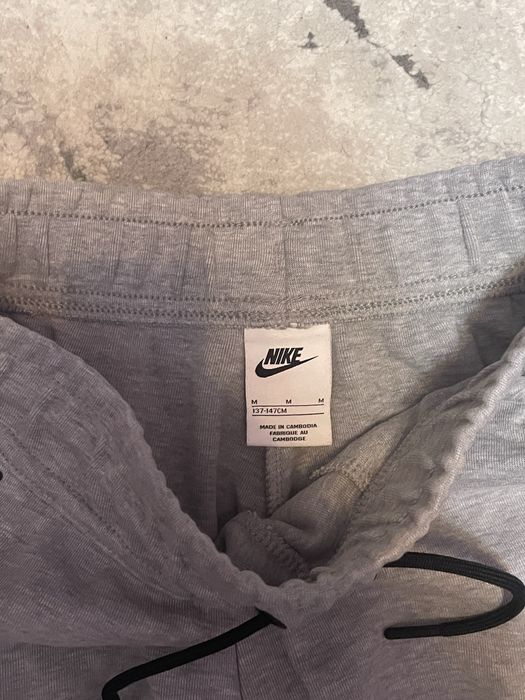 Pantaloni Nike Tech de copii marimea M cm 137 -147
