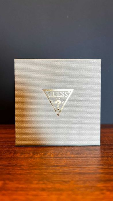Ceas GUESS multi-functional, cristale