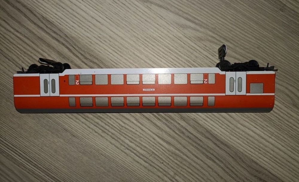 Roco vagon de călători etajat scara H0 
Utilizat pentru șters linia