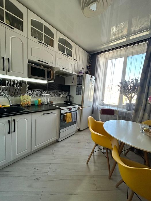 3- комнатная " сталинка" с ремонтом