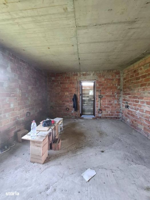 De vanzare Vila la rosu din caramida in apropiere de Roman,79.900 euro