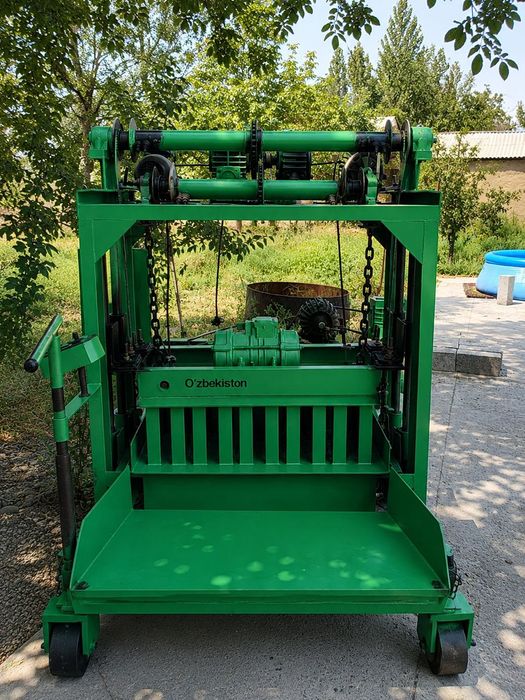 Shlakoblok Apparat Sotiladi rabochiy