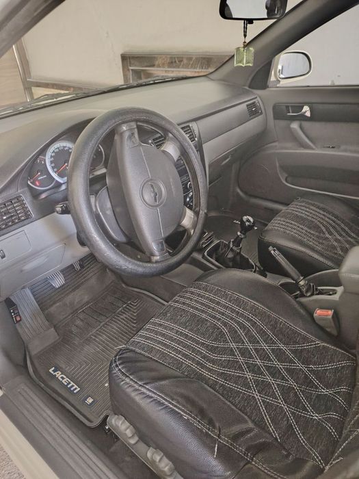 Продается автомобилб Lacetti