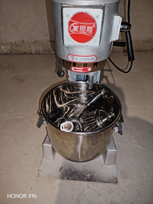 Миксер 30 литер.
