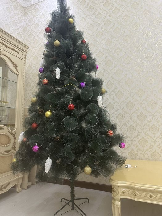 Продам елку, высота 2,40 см