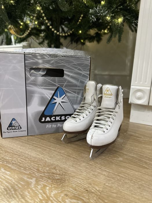 Профессиональные коньки Jackson