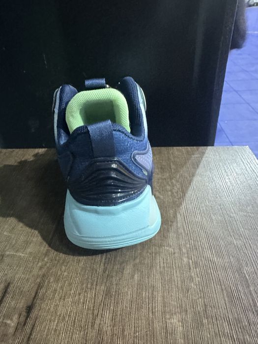 Кроссовки детские новые