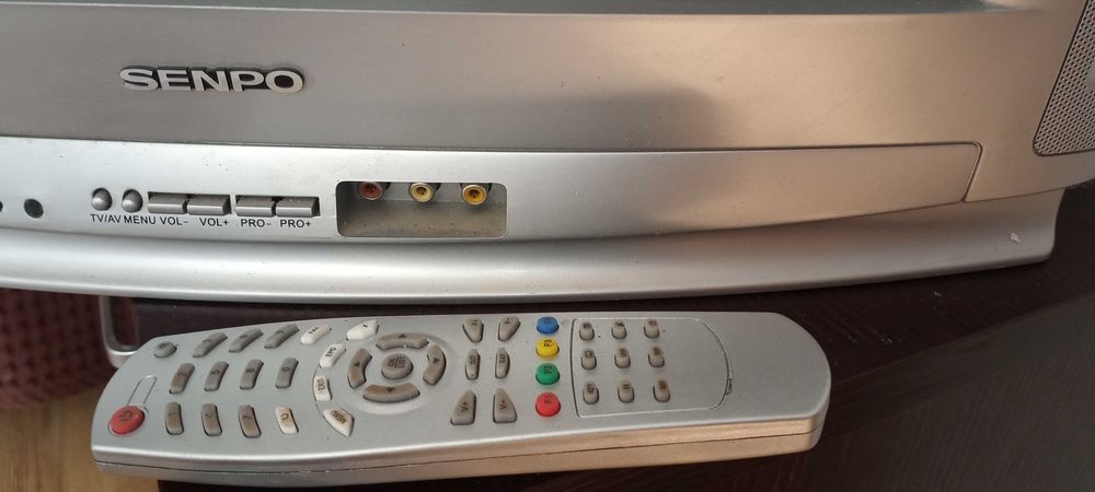 Продавам телевизор Senpo (Китай) 21 инча, всичко работи.