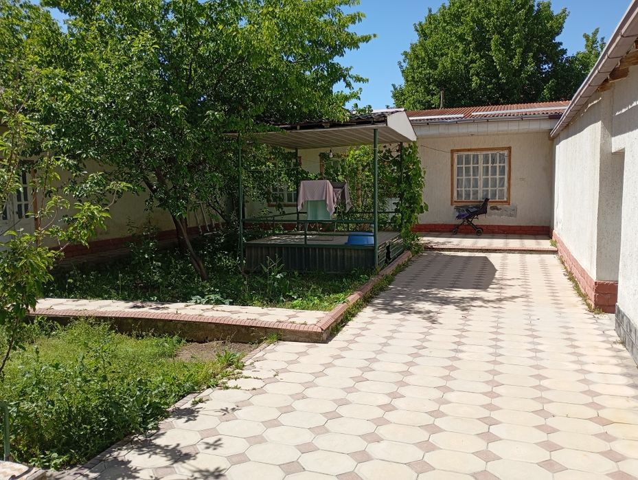 Ҳовли уй сотилади