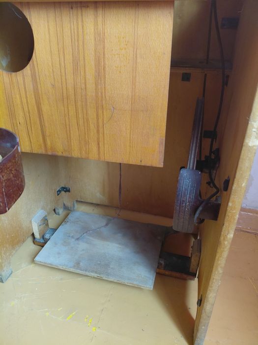 Продам швейную машинку