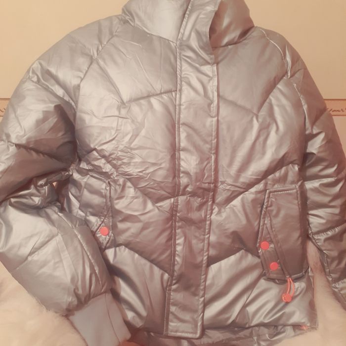 Куртка  новая для девушек