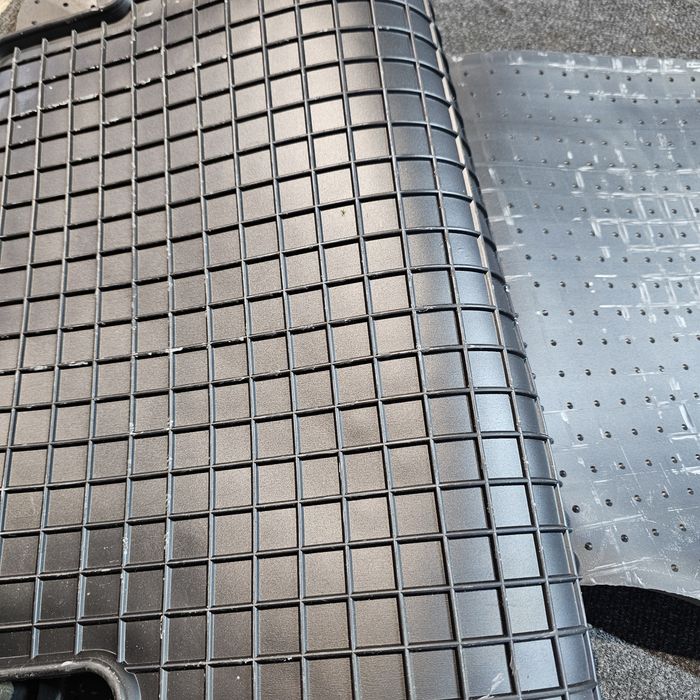 Covorase cauciuc noi originale Audi Q7 2006 ->