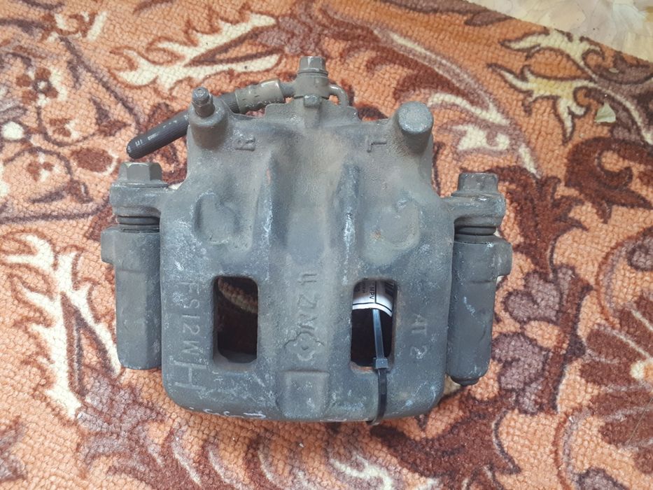 Суппорт на Mazda MPV II